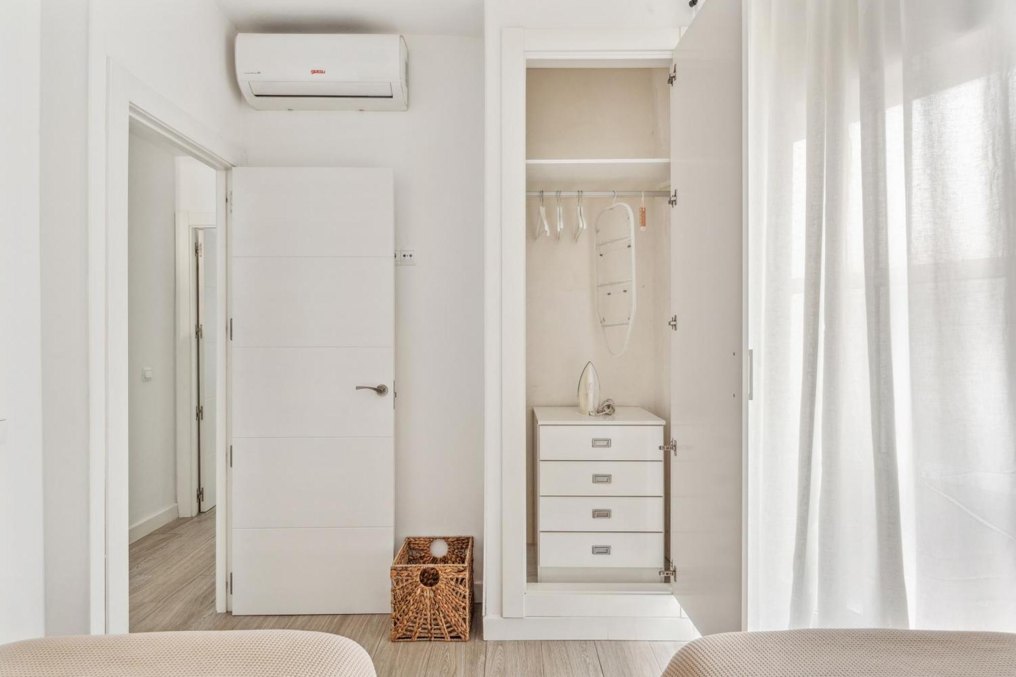 Epidemia & Quite Bedrooms By Ele Apartments Malaga Exterior photo
